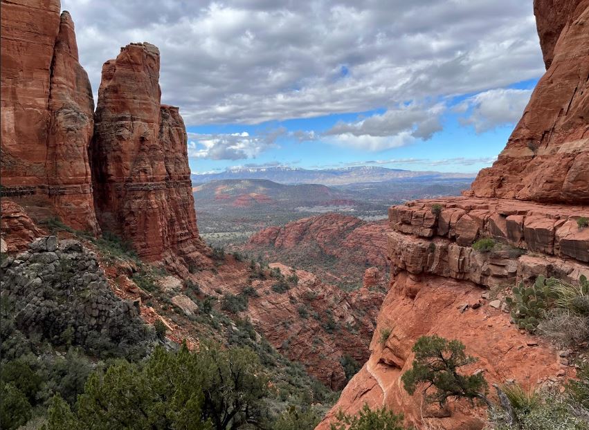 Red Rock Mountains framing overlook of the city of Sedona
