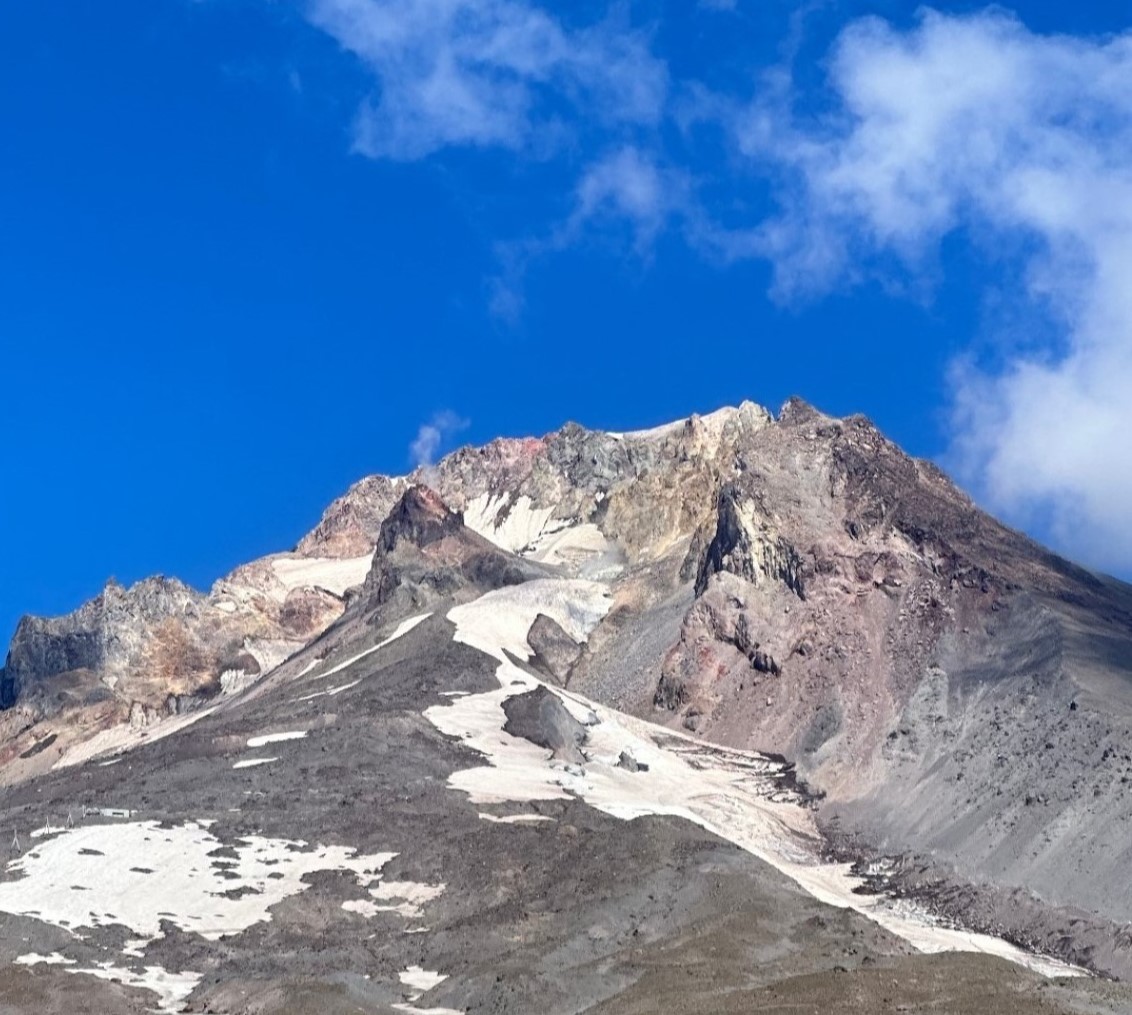 Image of Mount Hood with clear skies
